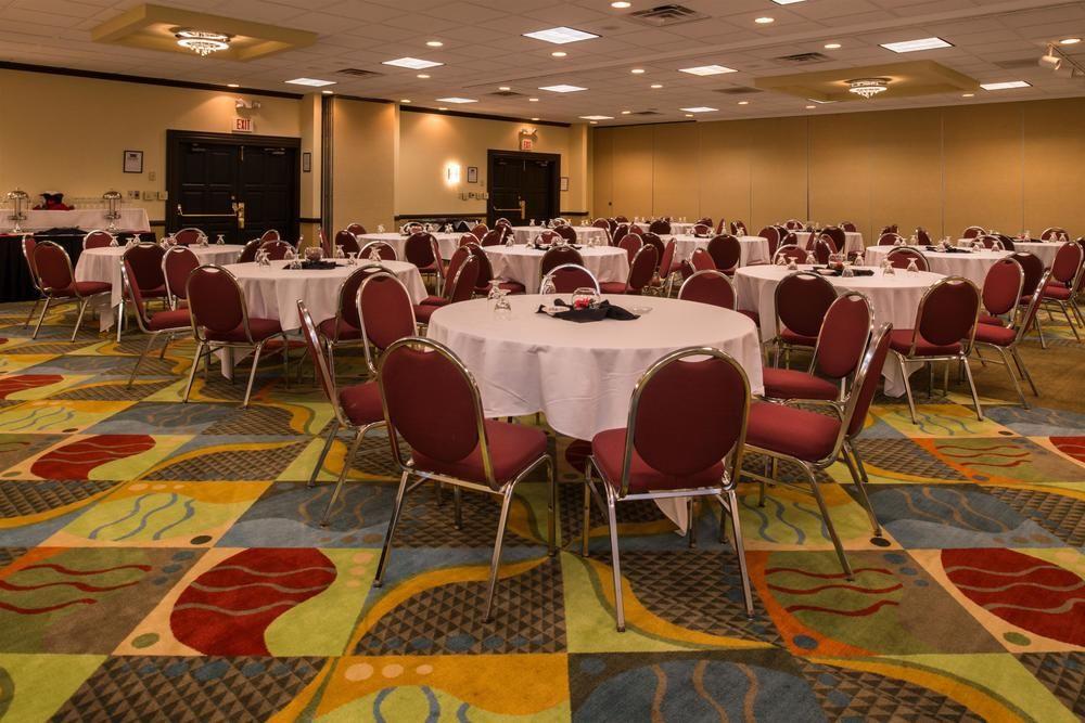 Ramada Plaza Rochester Airport Экстерьер фото