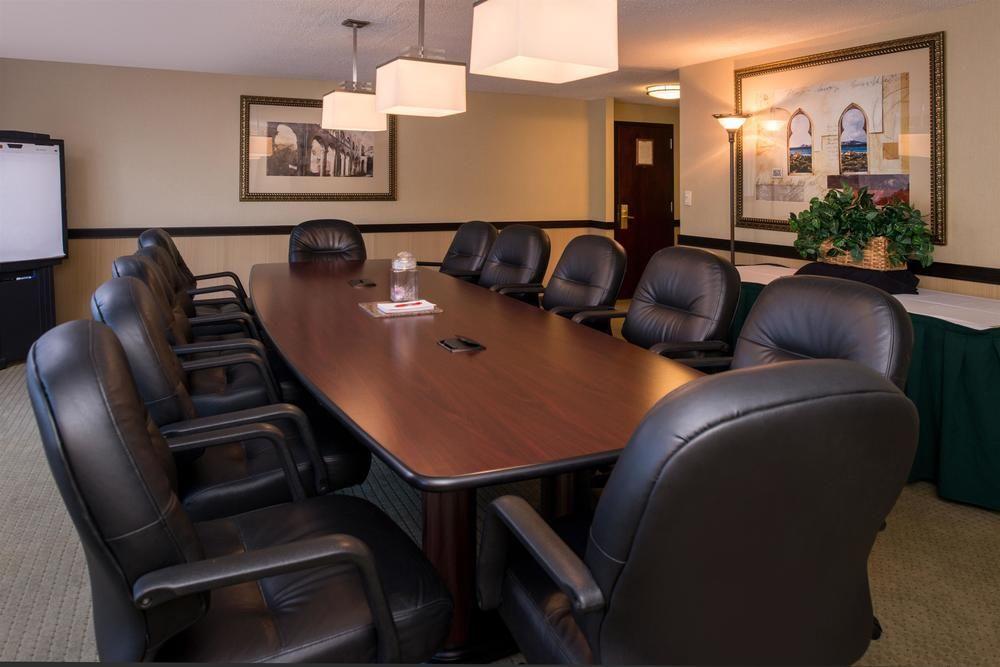 Ramada Plaza Rochester Airport Экстерьер фото