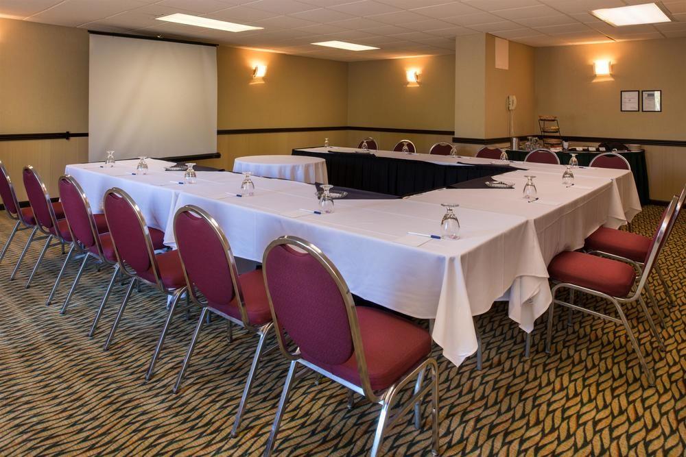 Ramada Plaza Rochester Airport Экстерьер фото