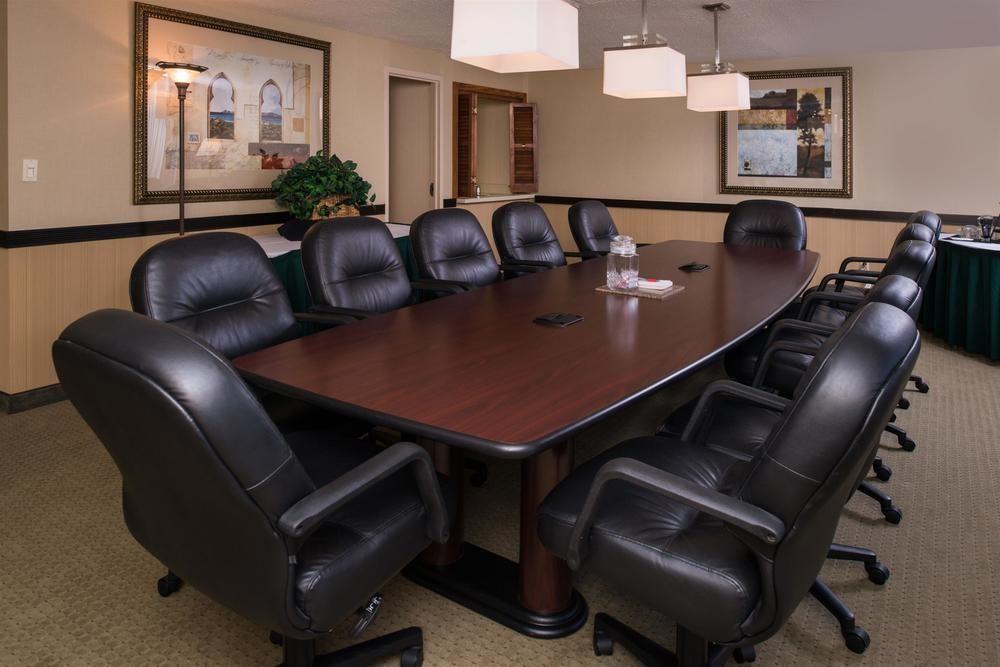 Ramada Plaza Rochester Airport Экстерьер фото
