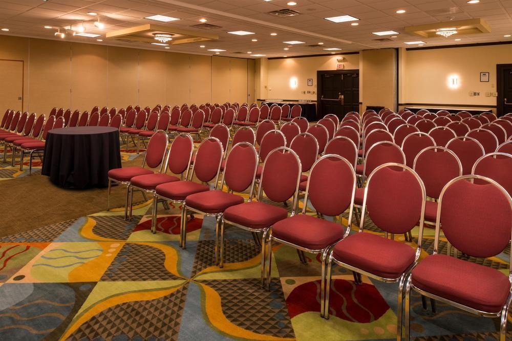 Ramada Plaza Rochester Airport Экстерьер фото