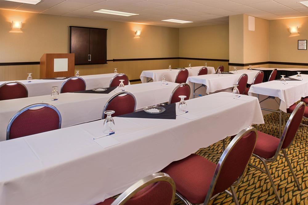 Ramada Plaza Rochester Airport Экстерьер фото