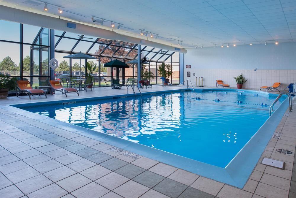 Ramada Plaza Rochester Airport Экстерьер фото