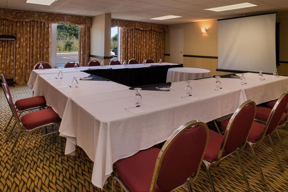 Ramada Plaza Rochester Airport Экстерьер фото