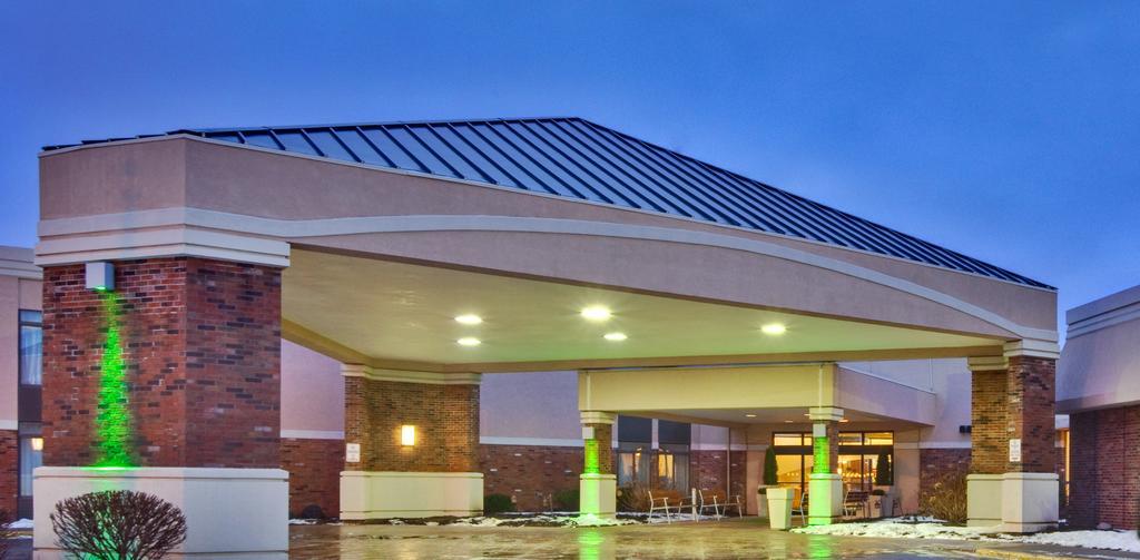 Ramada Plaza Rochester Airport Экстерьер фото