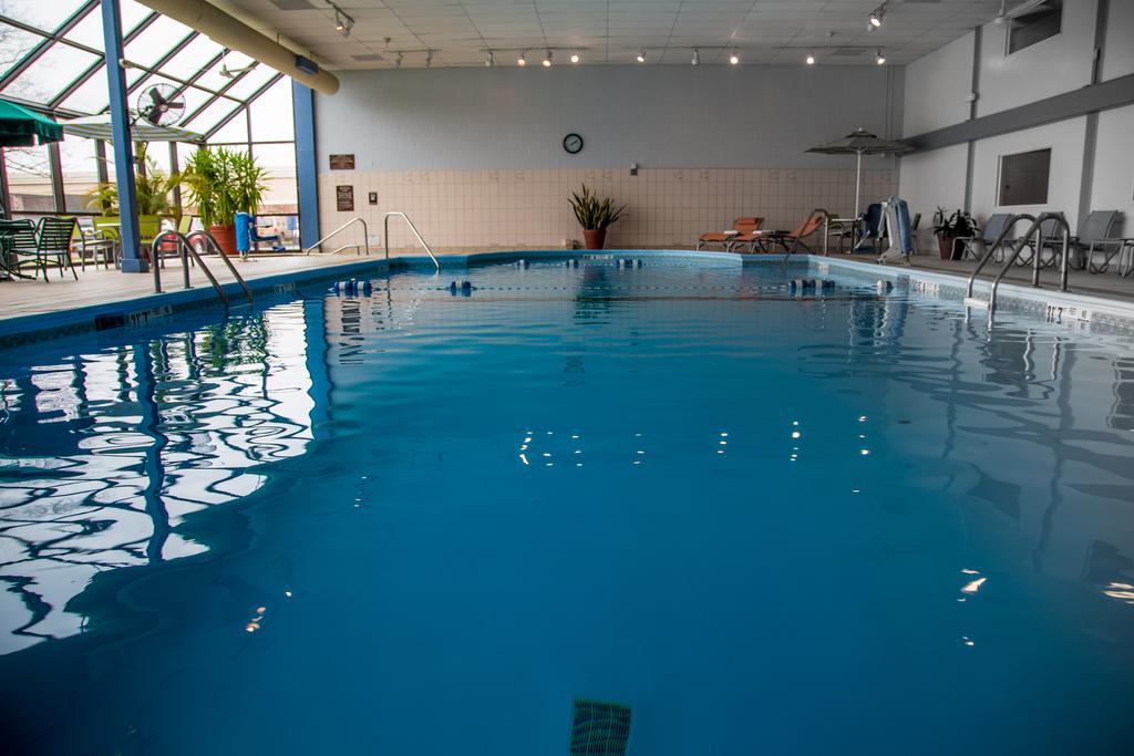 Ramada Plaza Rochester Airport Экстерьер фото