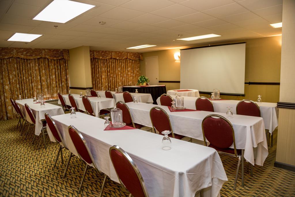 Ramada Plaza Rochester Airport Экстерьер фото