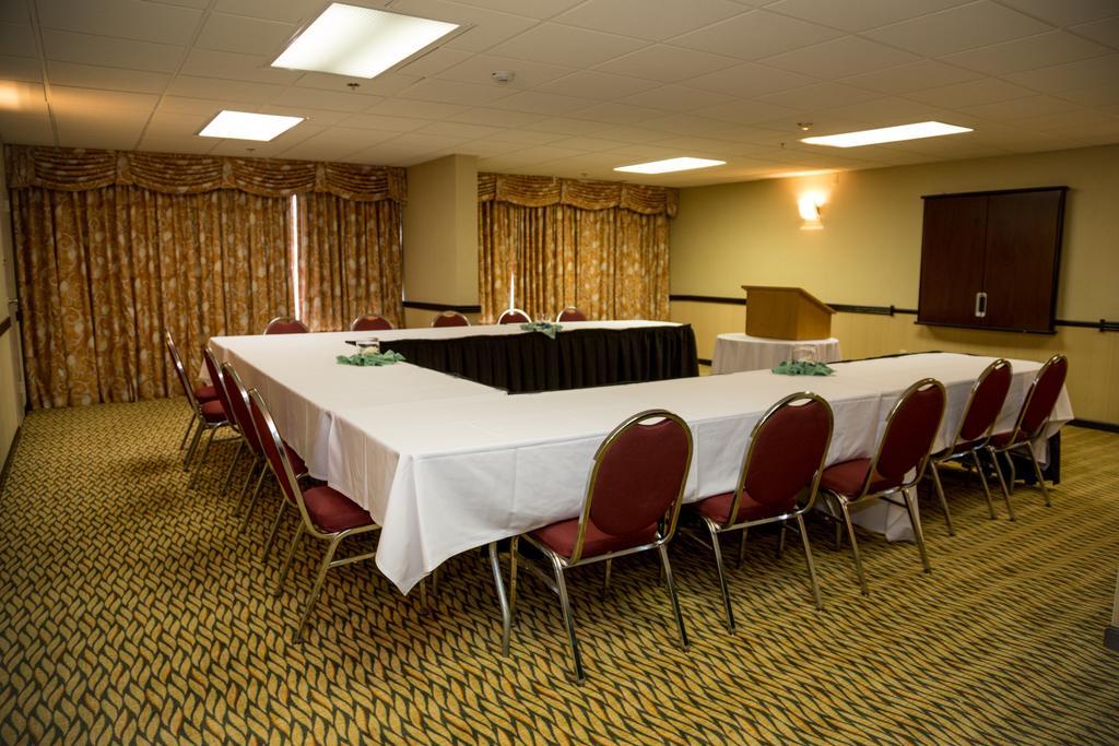Ramada Plaza Rochester Airport Экстерьер фото