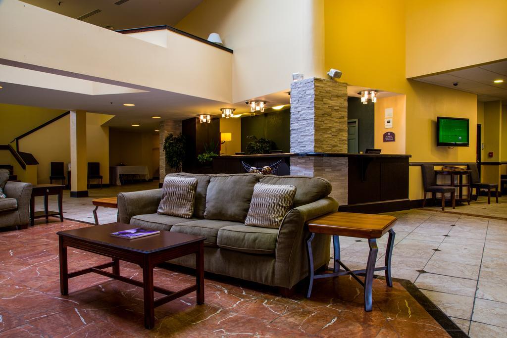 Ramada Plaza Rochester Airport Экстерьер фото