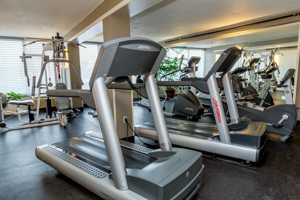 Ramada Plaza Rochester Airport Экстерьер фото