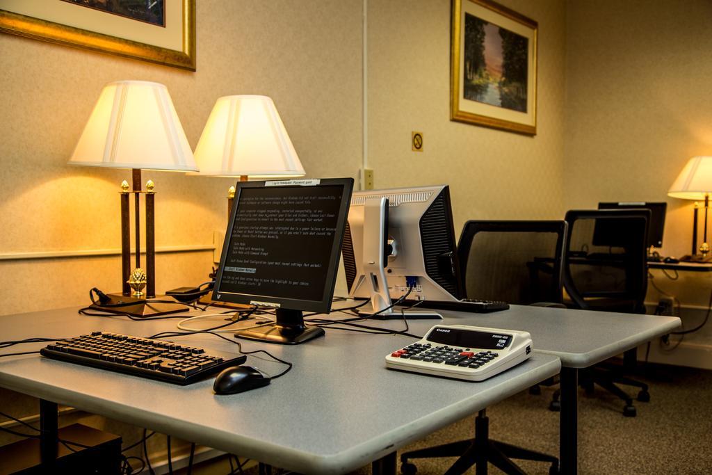 Ramada Plaza Rochester Airport Экстерьер фото