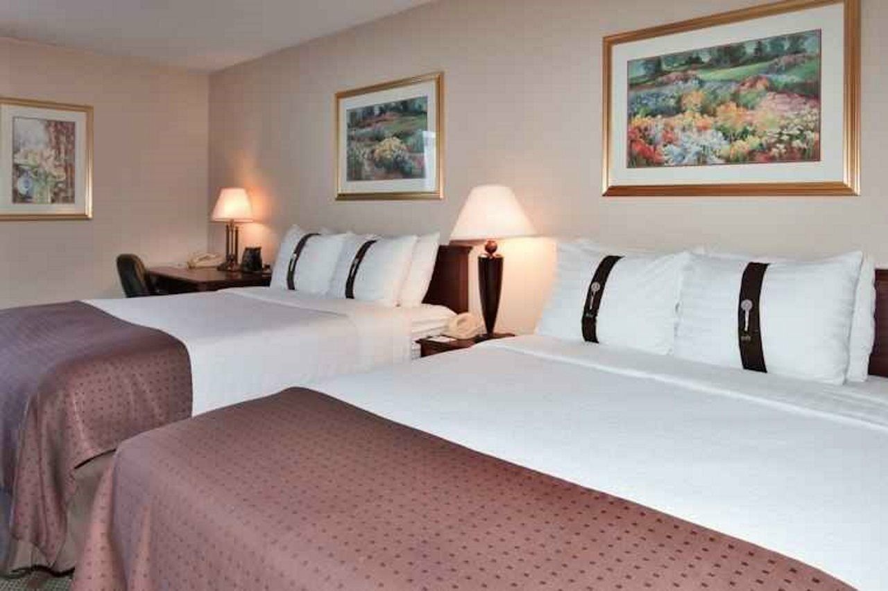 Ramada Plaza Rochester Airport Экстерьер фото