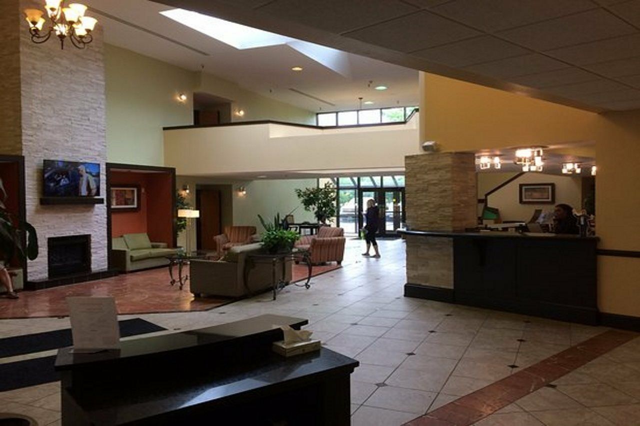 Ramada Plaza Rochester Airport Экстерьер фото
